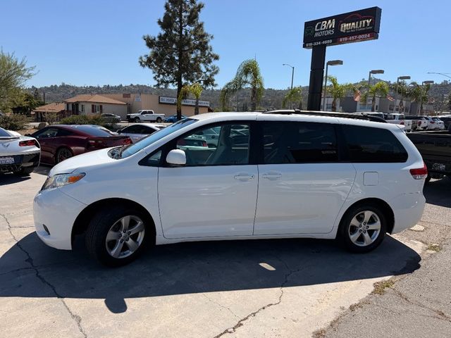 2014 Toyota Sienna LE - 22922269 - 3