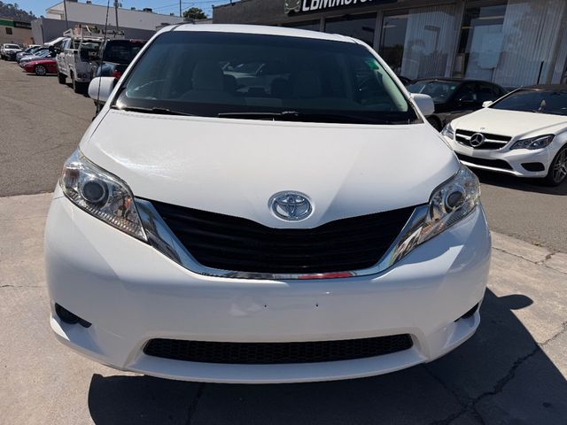 2014 Toyota Sienna LE - 22922269 - 5