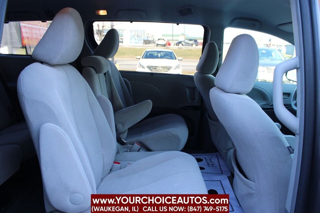 2014 Toyota Sienna LE 8 Passenger 4dr Mini Van - 22252171 - 17