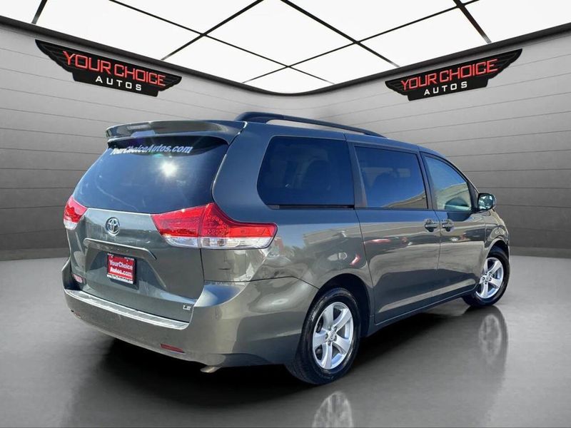 2014 Toyota Sienna LE 8 Passenger 4dr Mini Van - 22936980 - 9