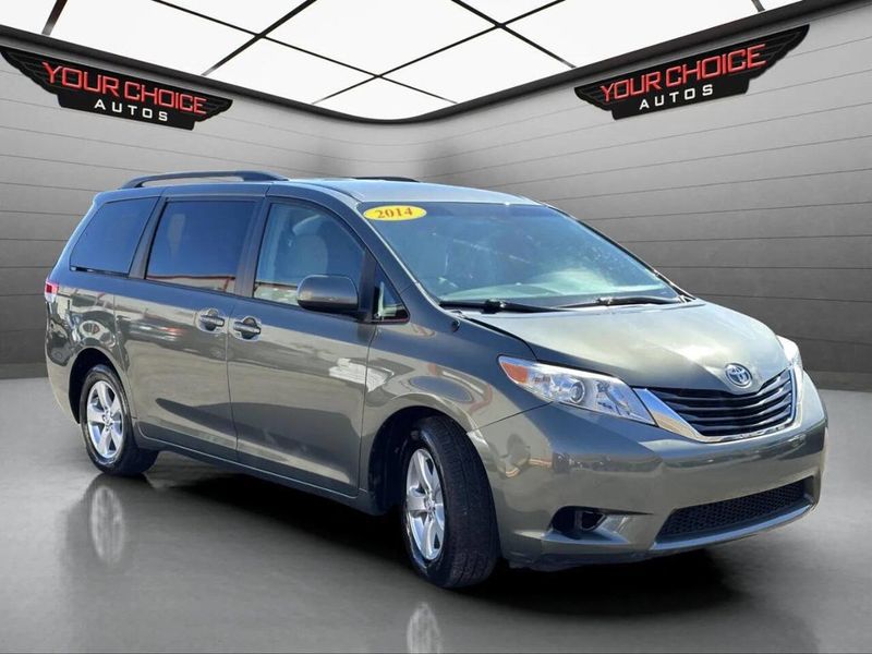 2014 Toyota Sienna LE 8 Passenger 4dr Mini Van - 22936980 - 11