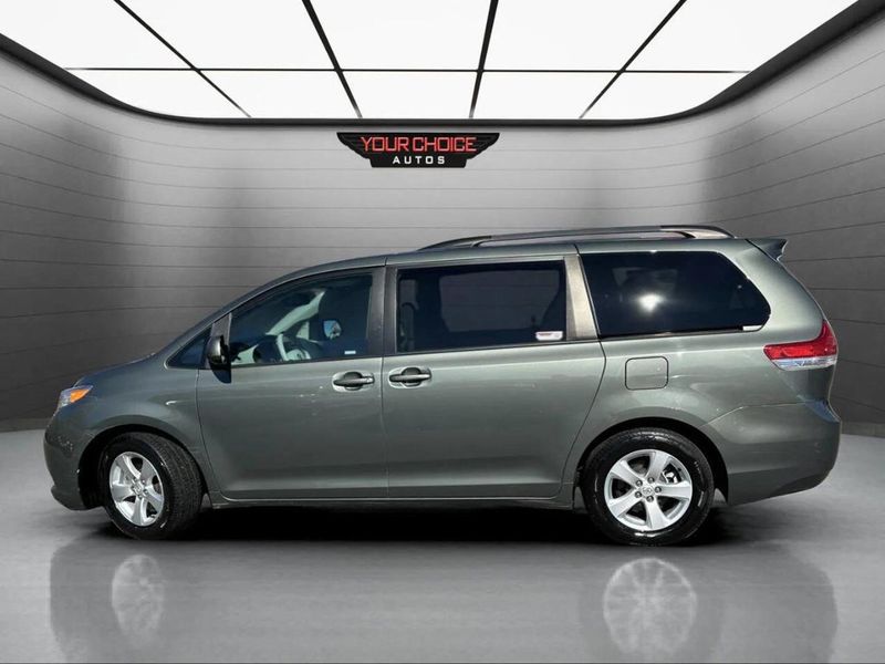 2014 Toyota Sienna LE 8 Passenger 4dr Mini Van - 22936980 - 1