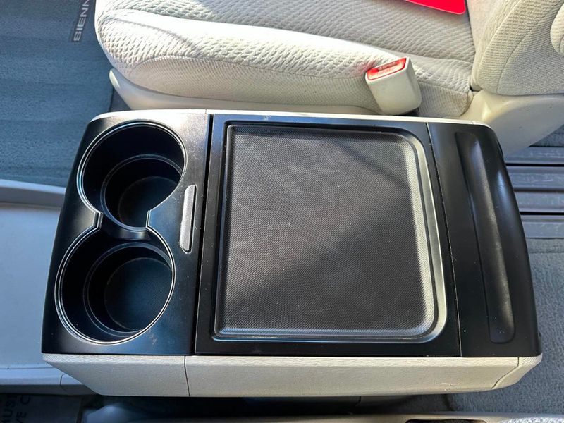 2014 Toyota Sienna LE 8 Passenger 4dr Mini Van - 22936980 - 40