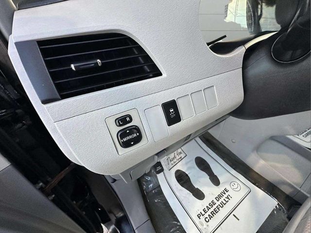 2014 Toyota Sienna LE 8 Passenger 4dr Mini Van - 22937886 - 11