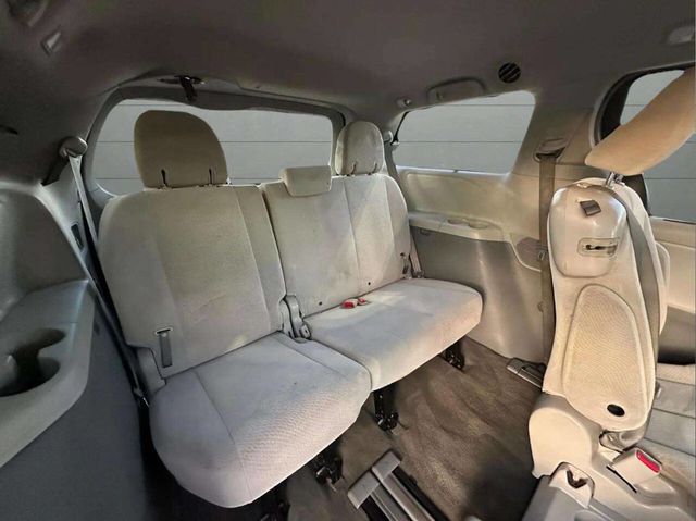 2014 Toyota Sienna LE 8 Passenger 4dr Mini Van - 22937886 - 13