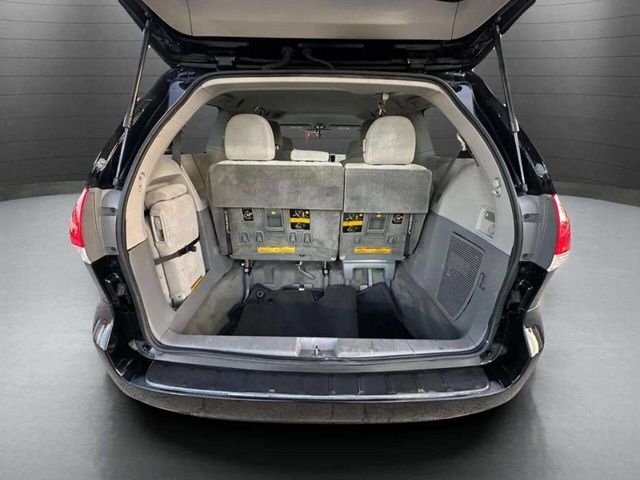 2014 Toyota Sienna LE 8 Passenger 4dr Mini Van - 22937886 - 16