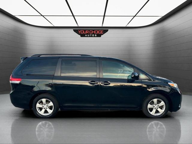 2014 Toyota Sienna LE 8 Passenger 4dr Mini Van - 22937886 - 5