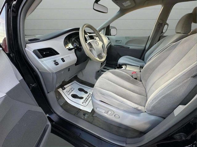 2014 Toyota Sienna LE 8 Passenger 4dr Mini Van - 22937886 - 8