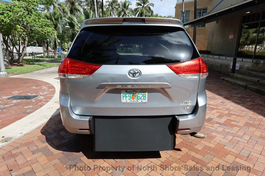 2014 Toyota Sienna LE Mobility w/ Wheelchair Ramp - 22527652 - 19