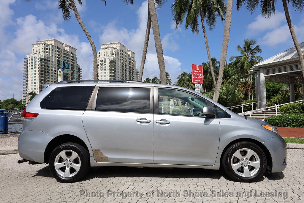 2014 Toyota Sienna LE Mobility w/ Wheelchair Ramp - 22527652 - 66