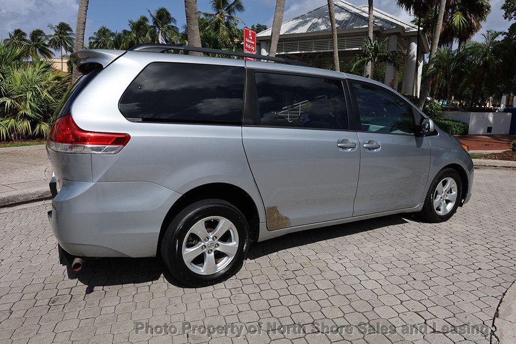 2014 Toyota Sienna LE Mobility w/ Wheelchair Ramp - 22527652 - 68