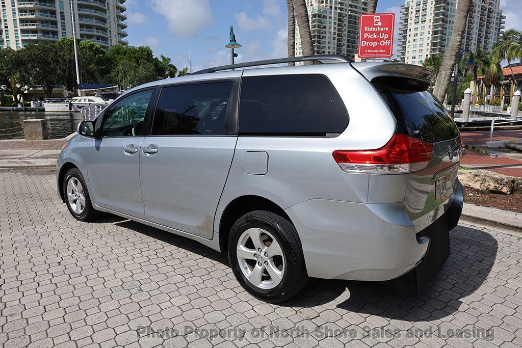 2014 Toyota Sienna LE Mobility w/ Wheelchair Ramp - 22527652 - 69