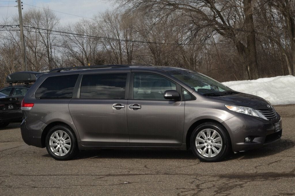 2014 Toyota Sienna ONE OWNER AWD LIMITED W/ MOONROOF, NAVIGATION, LEATHER - 22979015 | Video 1