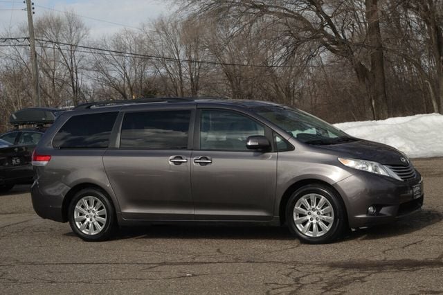 2014 Toyota Sienna ONE OWNER AWD LIMITED W/ MOONROOF, NAVIGATION, LEATHER - 22979015 - 0