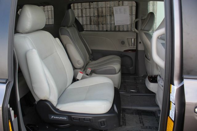 2014 Toyota Sienna ONE OWNER AWD LIMITED W/ MOONROOF, NAVIGATION, LEATHER - 22979015 - 10