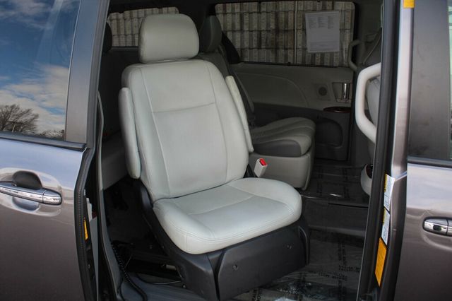 2014 Toyota Sienna ONE OWNER AWD LIMITED W/ MOONROOF, NAVIGATION, LEATHER - 22979015 - 11