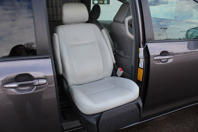 2014 Toyota Sienna ONE OWNER AWD LIMITED W/ MOONROOF, NAVIGATION, LEATHER - 22979015 - 12