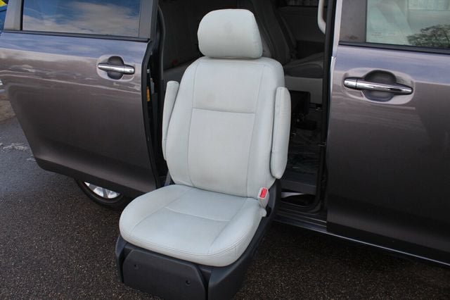 2014 Toyota Sienna ONE OWNER AWD LIMITED W/ MOONROOF, NAVIGATION, LEATHER - 22979015 - 13