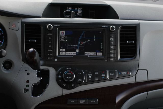 2014 Toyota Sienna ONE OWNER AWD LIMITED W/ MOONROOF, NAVIGATION, LEATHER - 22979015 - 16