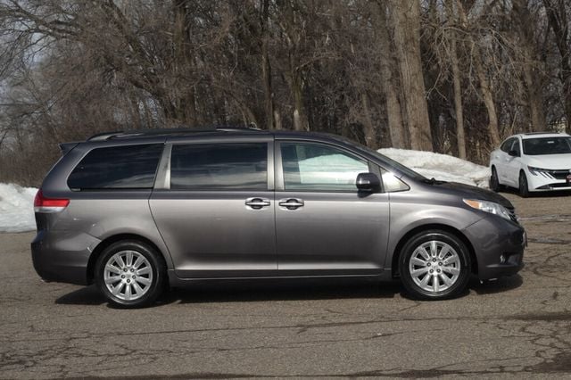 2014 Toyota Sienna ONE OWNER AWD LIMITED W/ MOONROOF, NAVIGATION, LEATHER - 22979015 - 1