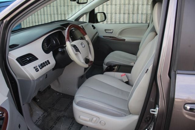 2014 Toyota Sienna ONE OWNER AWD LIMITED W/ MOONROOF, NAVIGATION, LEATHER - 22979015 - 26