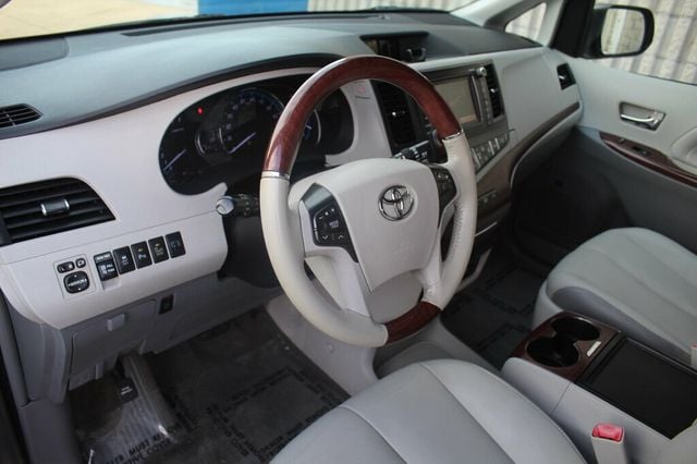 2014 Toyota Sienna ONE OWNER AWD LIMITED W/ MOONROOF, NAVIGATION, LEATHER - 22979015 - 27