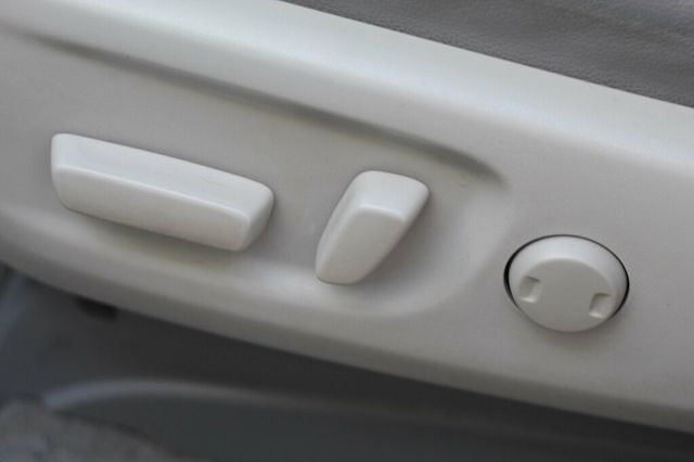 2014 Toyota Sienna ONE OWNER AWD LIMITED W/ MOONROOF, NAVIGATION, LEATHER - 22979015 - 28