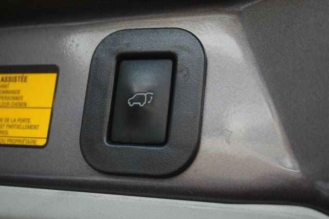 2014 Toyota Sienna ONE OWNER AWD LIMITED W/ MOONROOF, NAVIGATION, LEATHER - 22979015 - 35