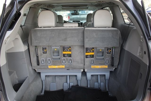 2014 Toyota Sienna ONE OWNER AWD LIMITED W/ MOONROOF, NAVIGATION, LEATHER - 22979015 - 37