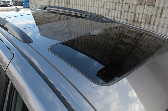 2014 Toyota Sienna ONE OWNER AWD LIMITED W/ MOONROOF, NAVIGATION, LEATHER - 22979015 - 38