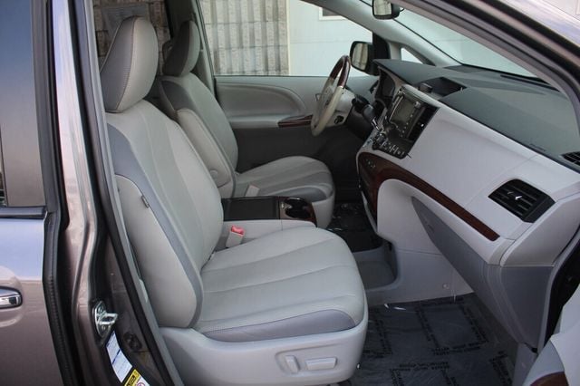 2014 Toyota Sienna ONE OWNER AWD LIMITED W/ MOONROOF, NAVIGATION, LEATHER - 22979015 - 6