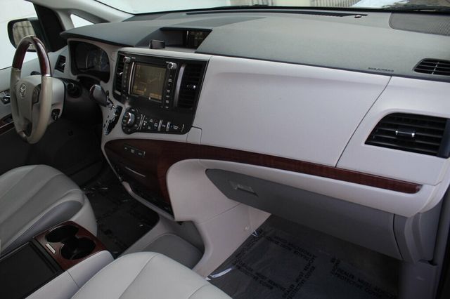 2014 Toyota Sienna ONE OWNER AWD LIMITED W/ MOONROOF, NAVIGATION, LEATHER - 22979015 - 8