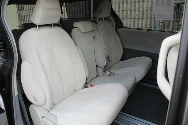 2014 Toyota Sienna ONE OWNER LE  - 22986061 - 10