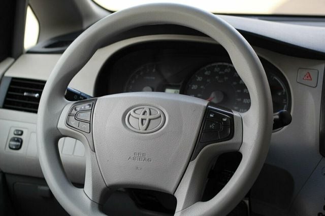 2014 Toyota Sienna ONE OWNER LE  - 22986061 - 16
