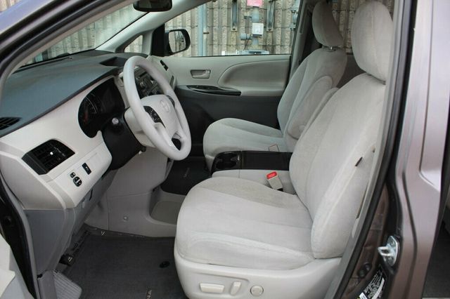 2014 Toyota Sienna ONE OWNER LE  - 22986061 - 23