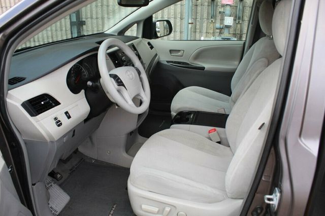 2014 Toyota Sienna ONE OWNER LE  - 22986061 - 24