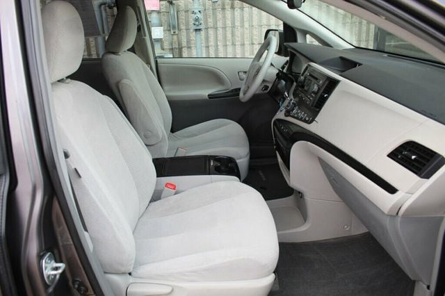 2014 Toyota Sienna ONE OWNER LE  - 22986061 - 6