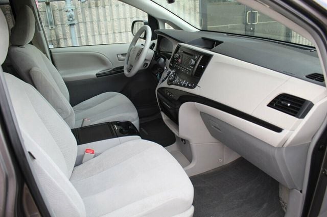 2014 Toyota Sienna ONE OWNER LE  - 22986061 - 7