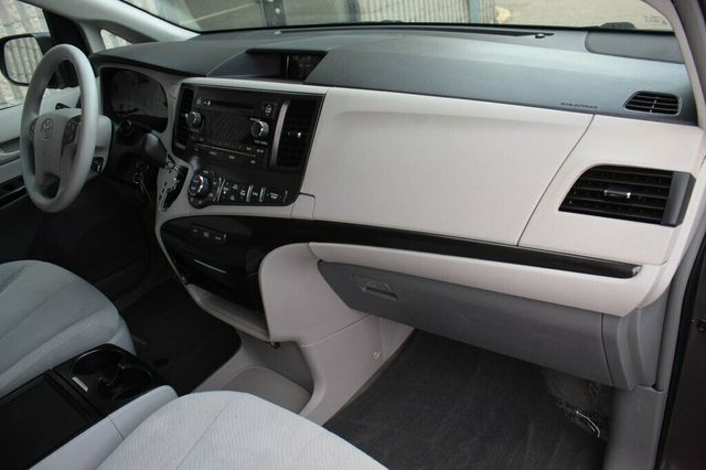 2014 Toyota Sienna ONE OWNER LE  - 22986061 - 8