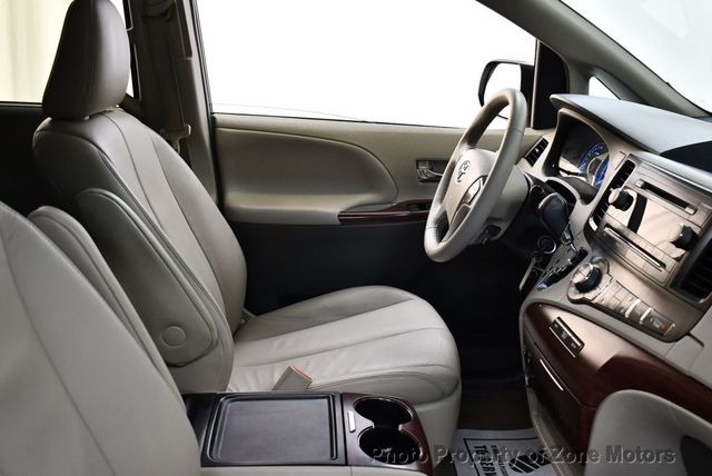 2014 Toyota Sienna XLE - 22690196 - 19