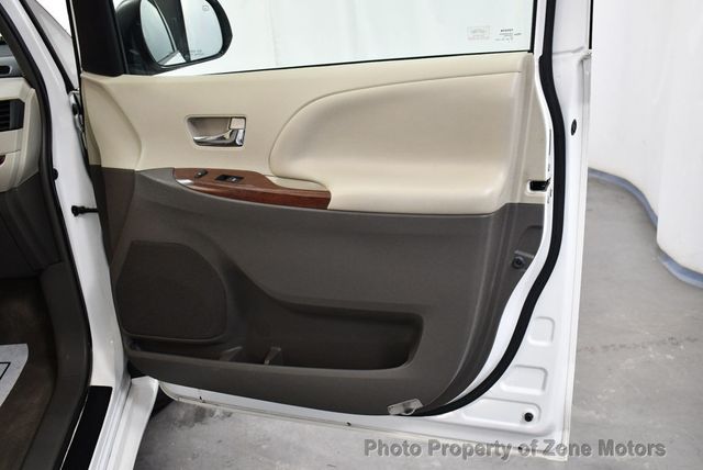 2014 Toyota Sienna XLE - 22690196 - 36