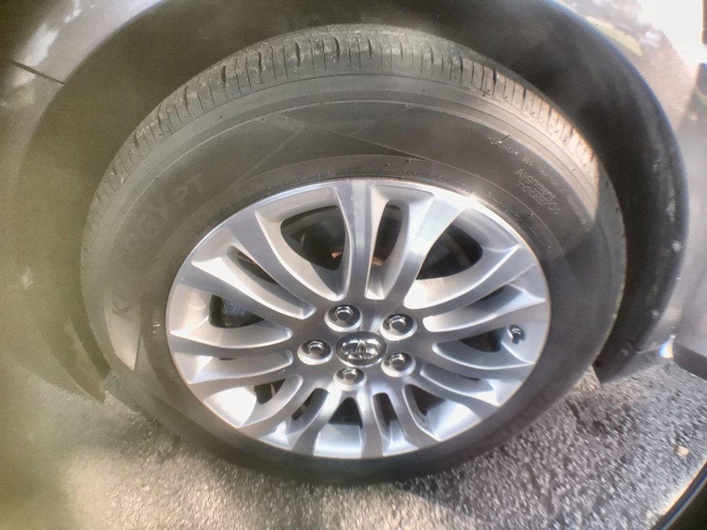 2014 Toyota Sienna XLE photo 10