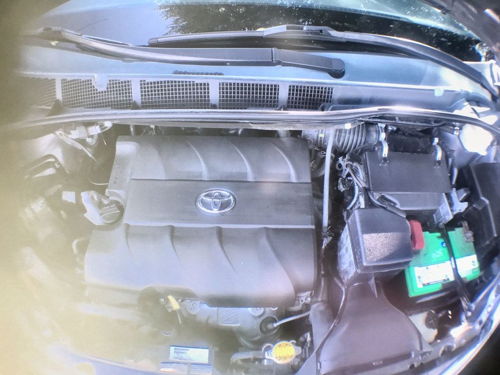 2014 Toyota Sienna XLE photo 11