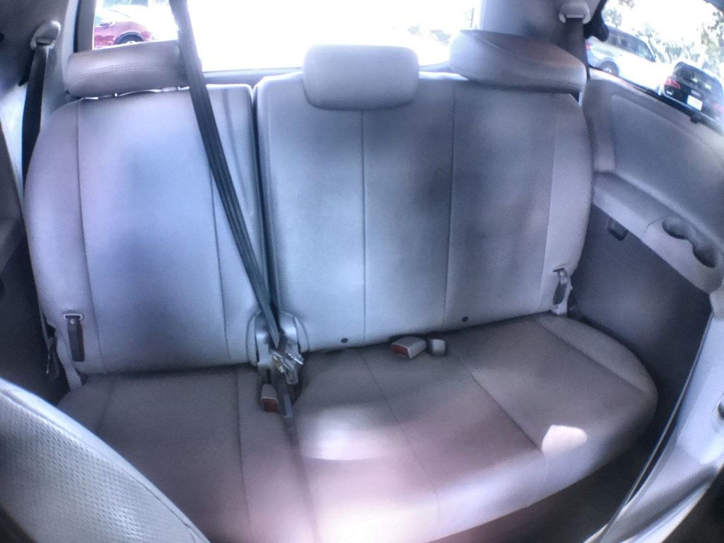 2014 Toyota Sienna XLE photo 23