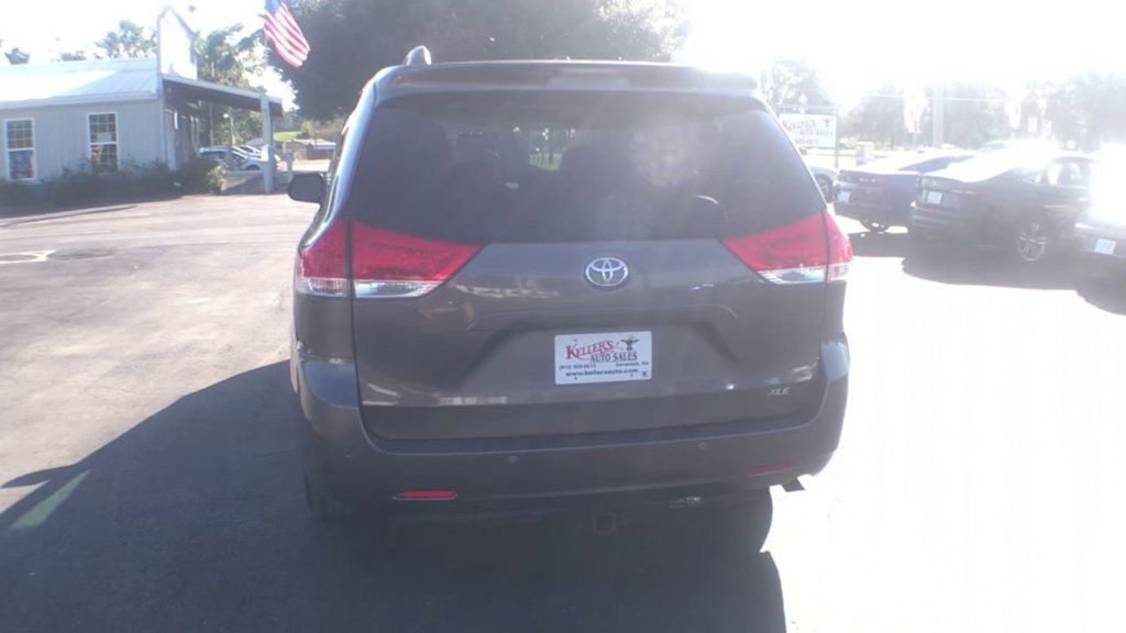 2014 Toyota Sienna XLE photo 7