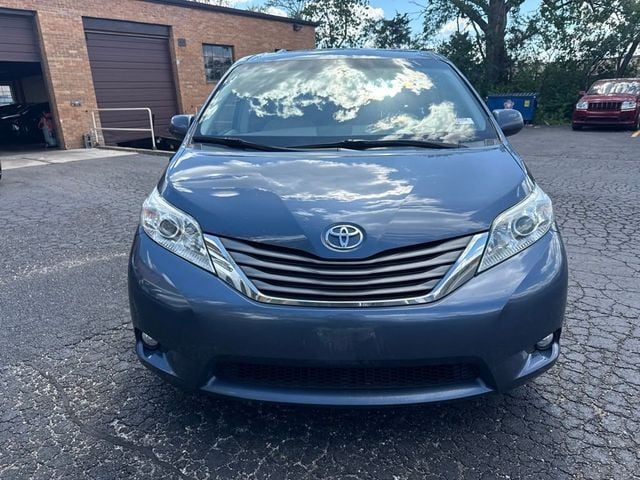 2014 Toyota Sienna XLE - 23041779 - 9
