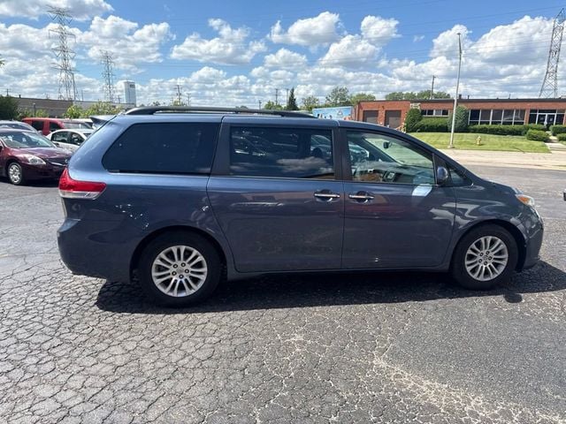 2014 Toyota Sienna XLE - 23041779 - 7