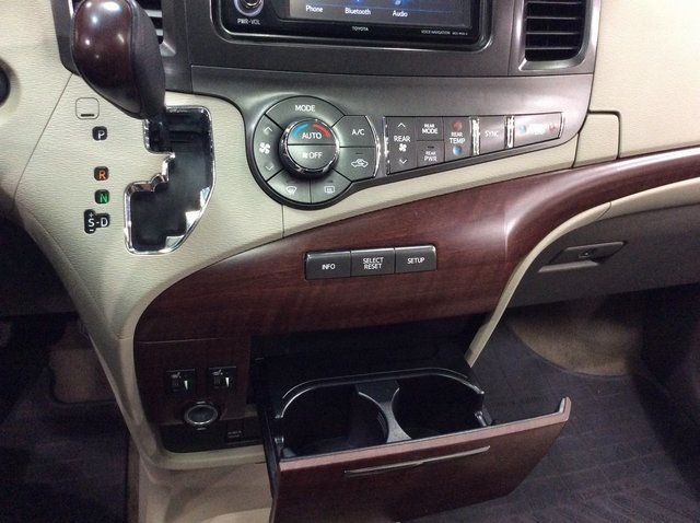 2014 Toyota Sienna XLE - 22277456 - 17