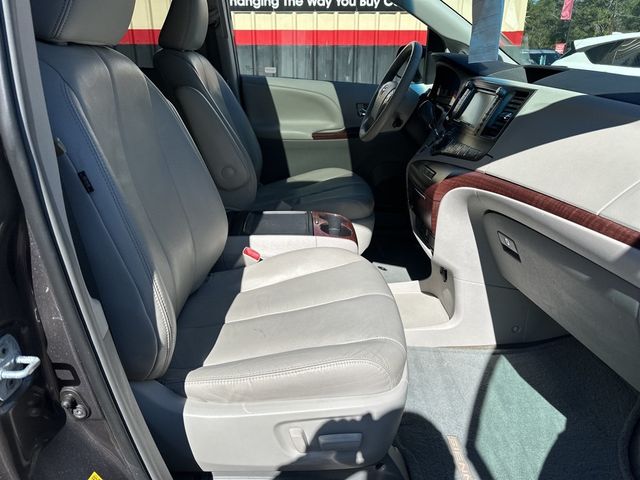 2014 Toyota Sienna XLE - 22771667 - 13