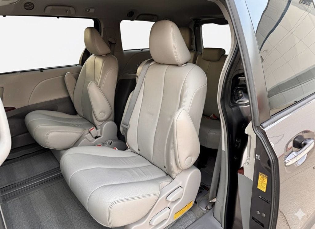 2014 Toyota Sienna XLE 7 Passenger Auto Access Seat 4dr Mini Van - 22947280 - 9